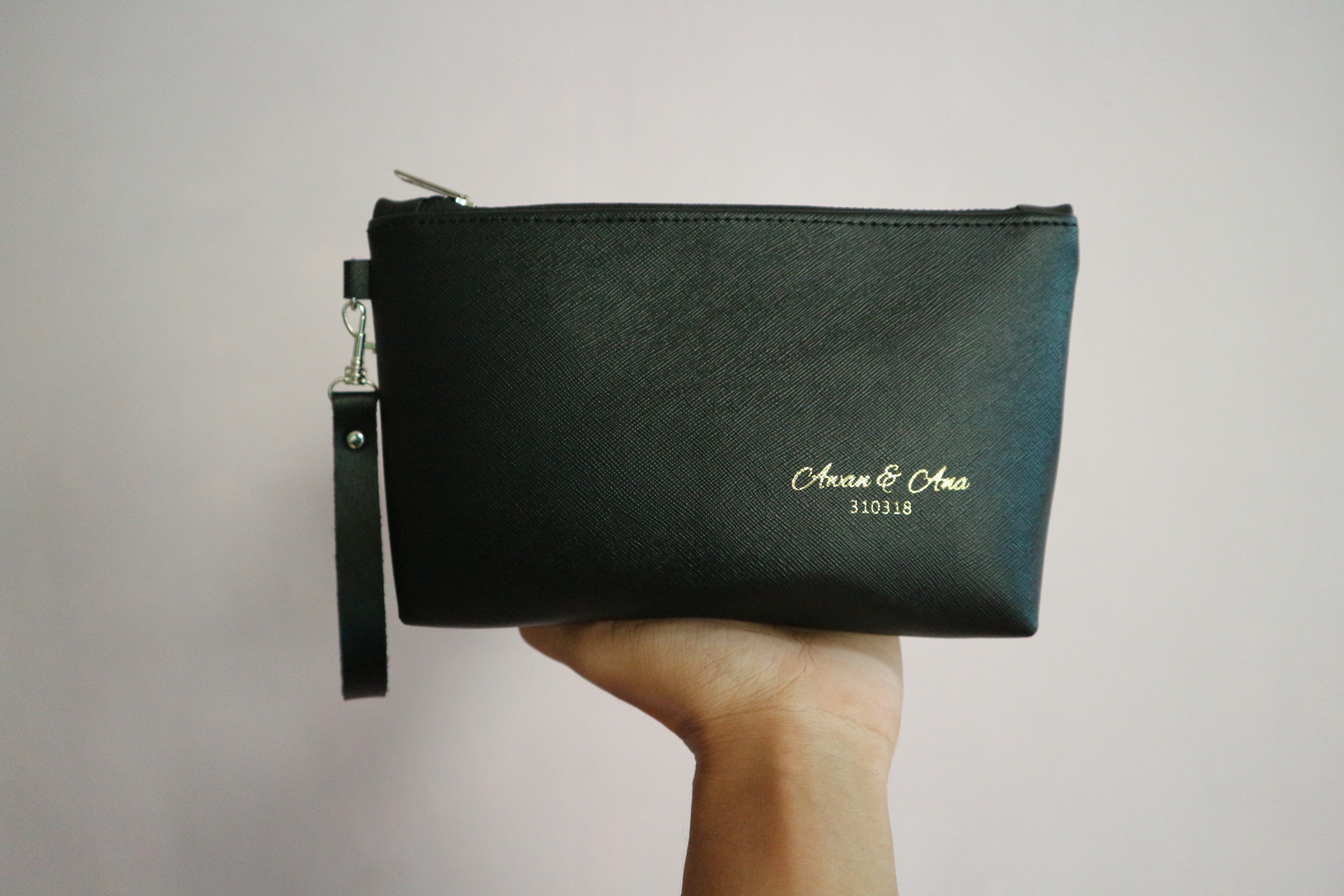 Leather Pouch Zipper by Mewah Souvenir
