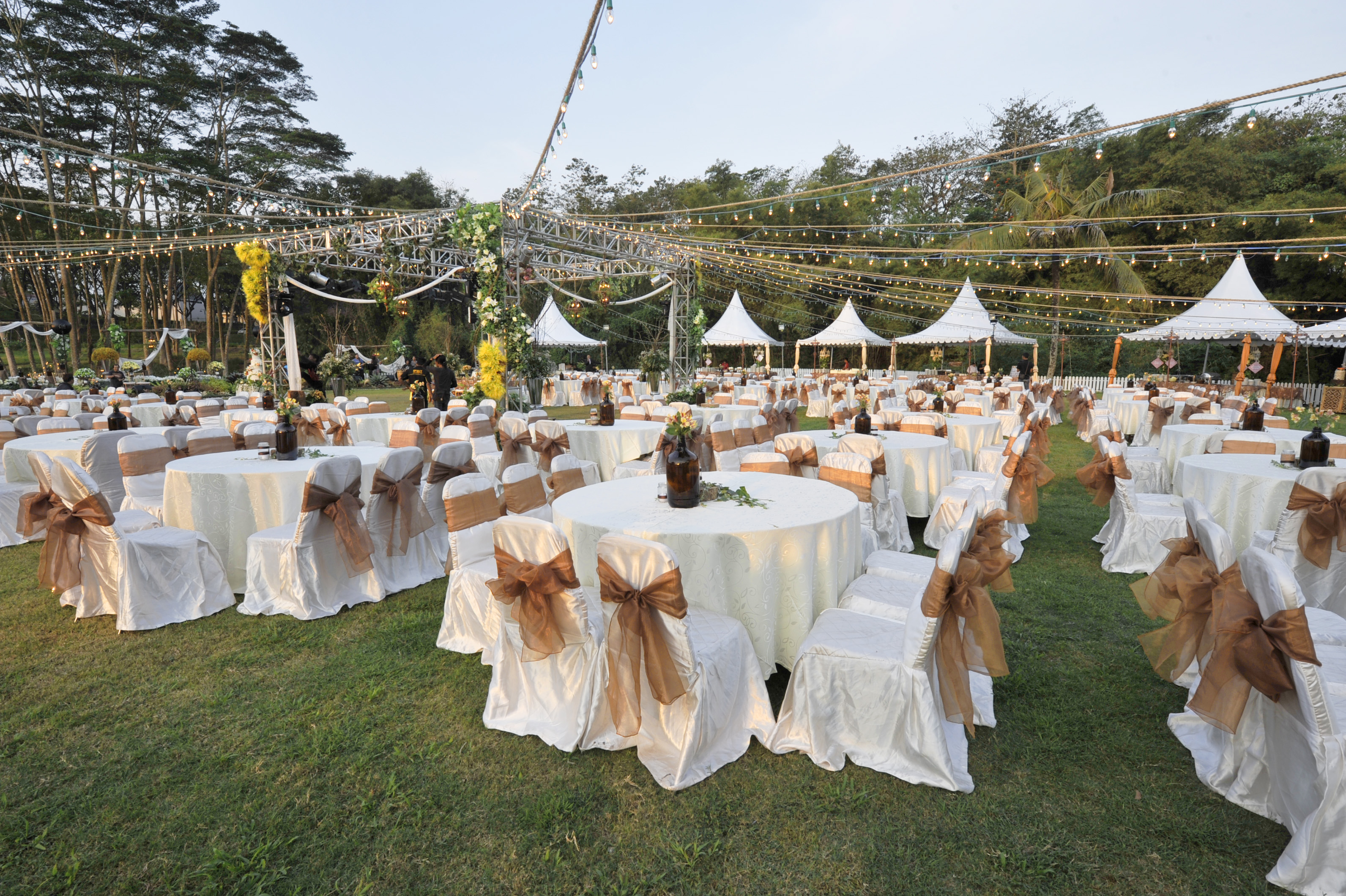 Taman Indie Resto Wedding Venue In Malang Bridestorycom