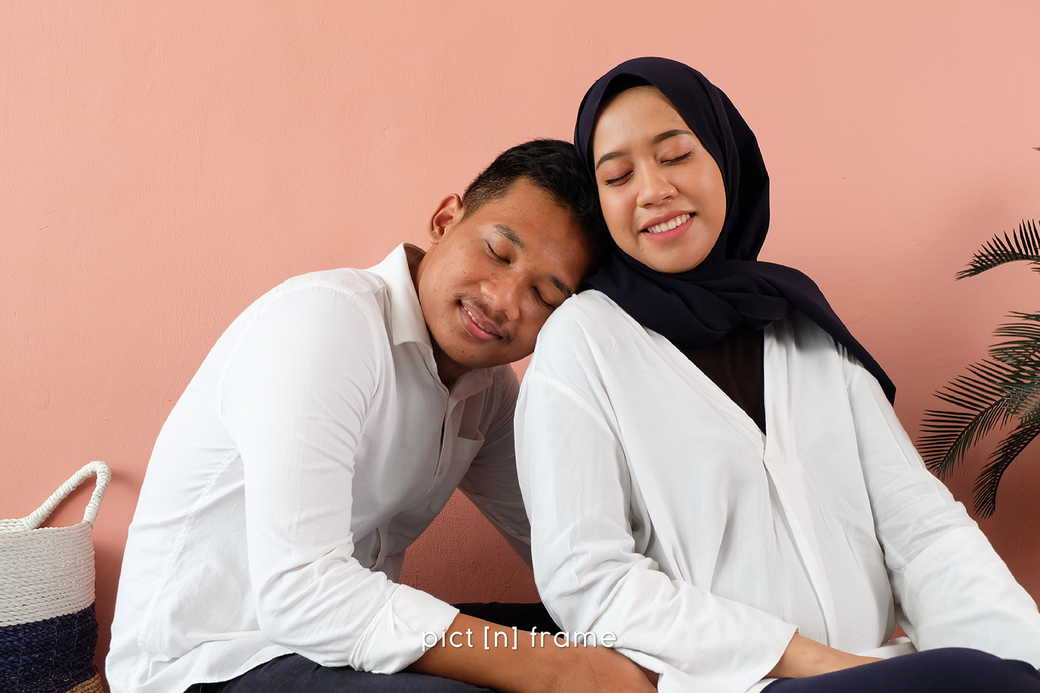 prewedding indoor studio simple hijab