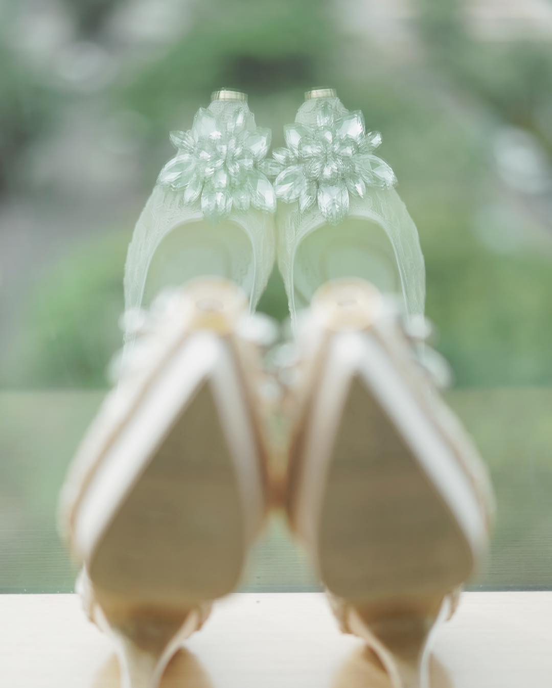 Цветы из горного хрусталя. Хрустальная роза. Хрусталь род. Горный хрусталь в драгоценностях. Кайла астер хрусталь.