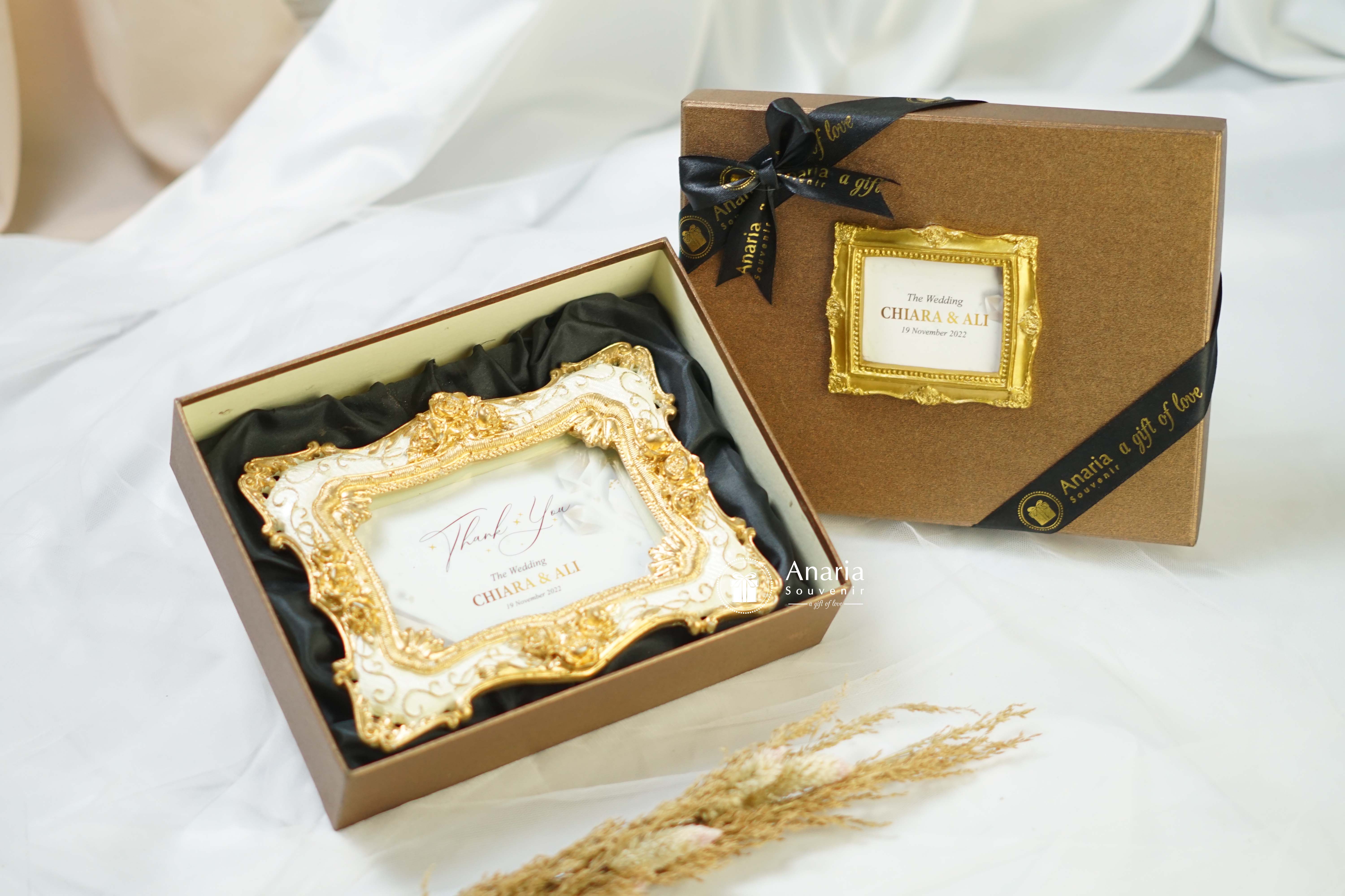 Souvenir Mewah AMEERA PHOTO FRAME by Anaria Souvenir Pernikahan