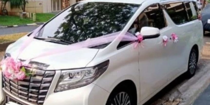 Transformasi Toyota Alphard: Dari Mobil Mewah Menjadi Kereta Kuda Pernikahan yang Mempesona