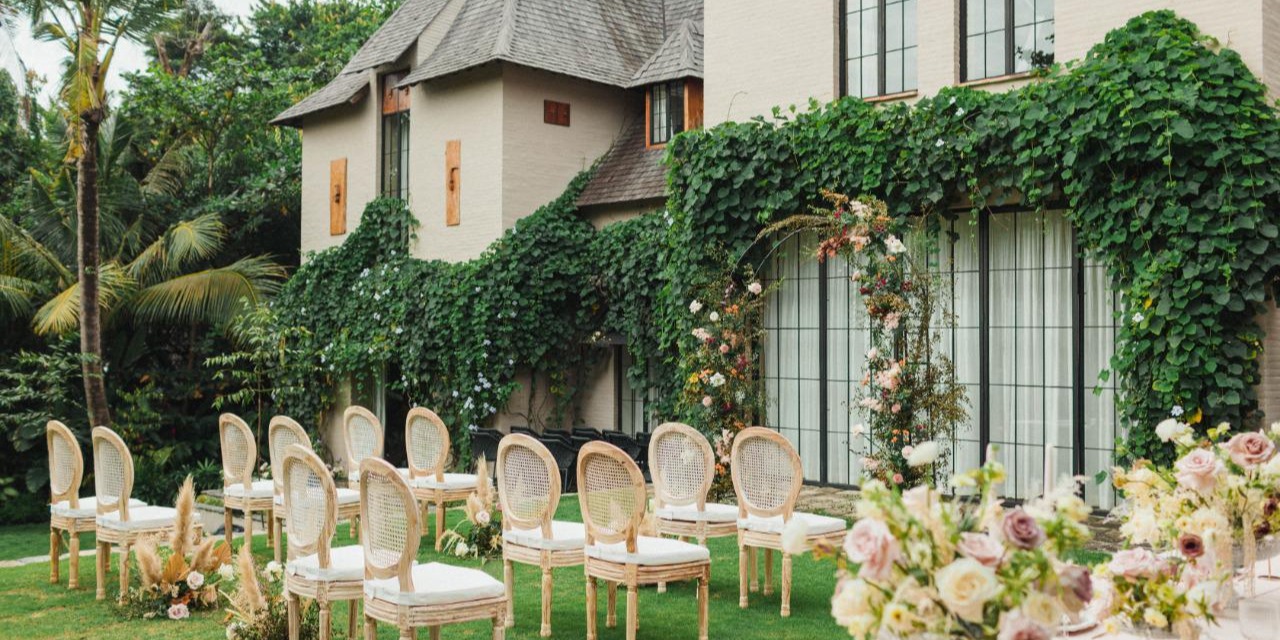 Intimate Wedding at Kemilau Villa by Malaika Wedding Planner Bridestory Store