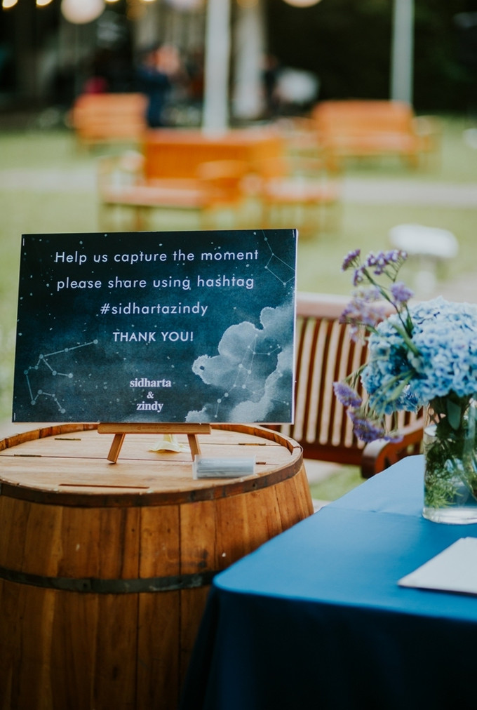 12 Cara Kreatif Untuk Menampilkan Hashtag Pernikahan Anda 