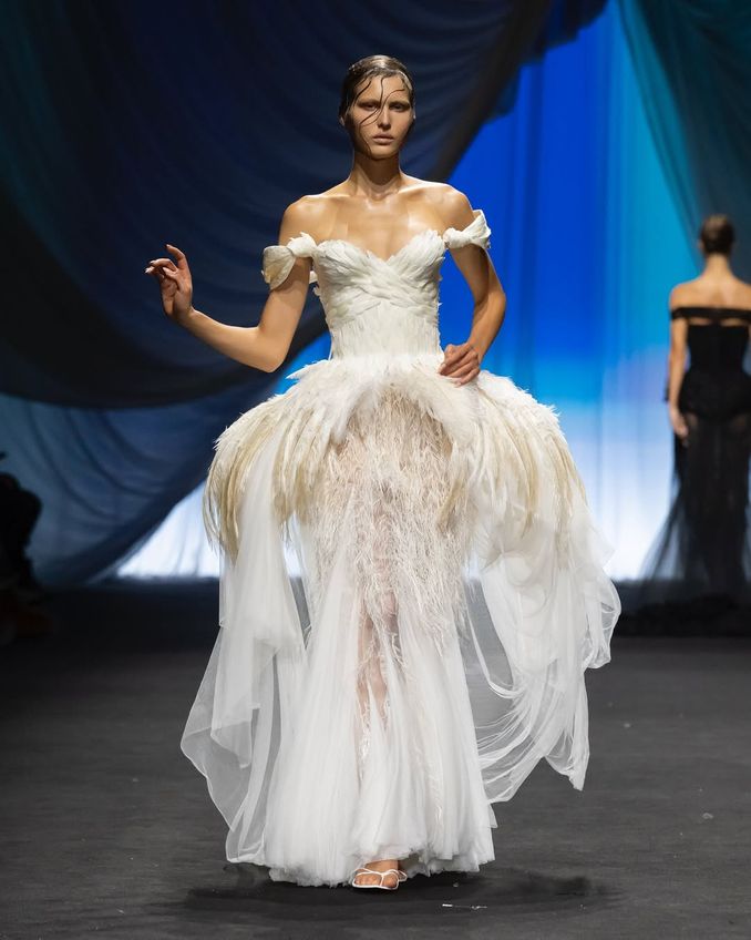 10 Inspirasi Gaun Pengantin dari Panggung Haute Couture Spring - Summer 2025 Fashion Show Image 2