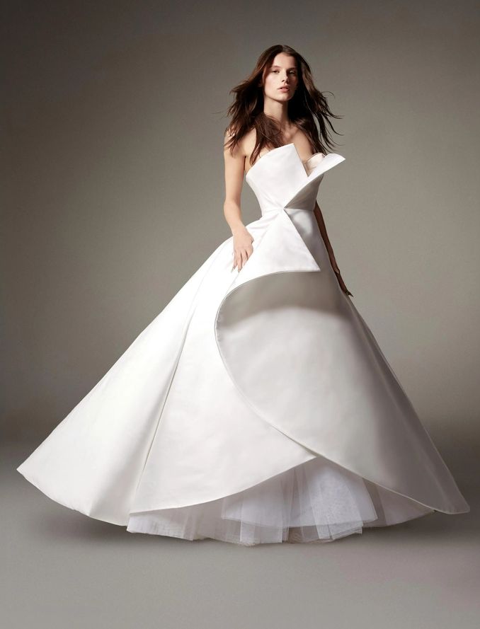 10 Inspirasi Gaun Pengantin dari Panggung Haute Couture Spring - Summer 2025 Fashion Show Image 11