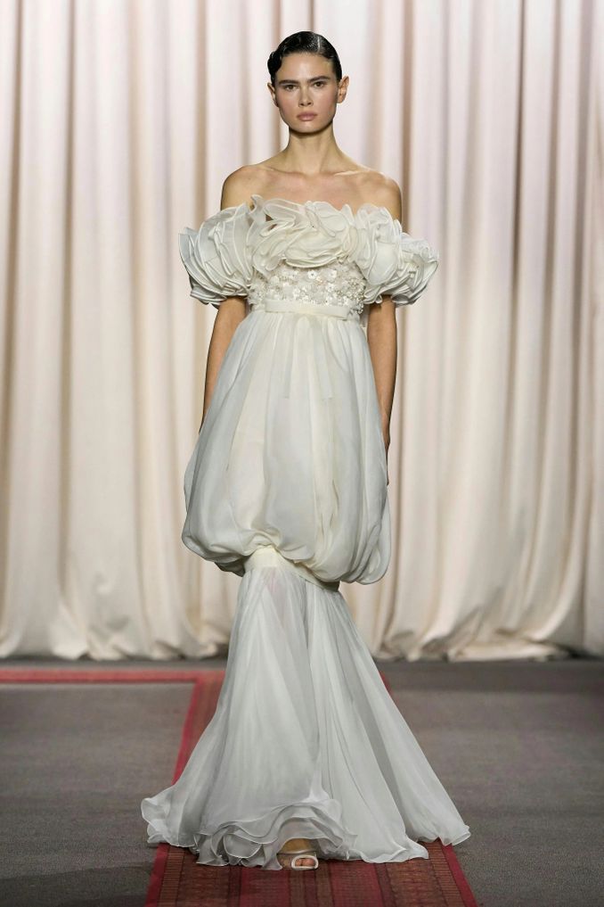 10 Inspirasi Gaun Pengantin dari Panggung Haute Couture Spring - Summer 2025 Fashion Show Image 4