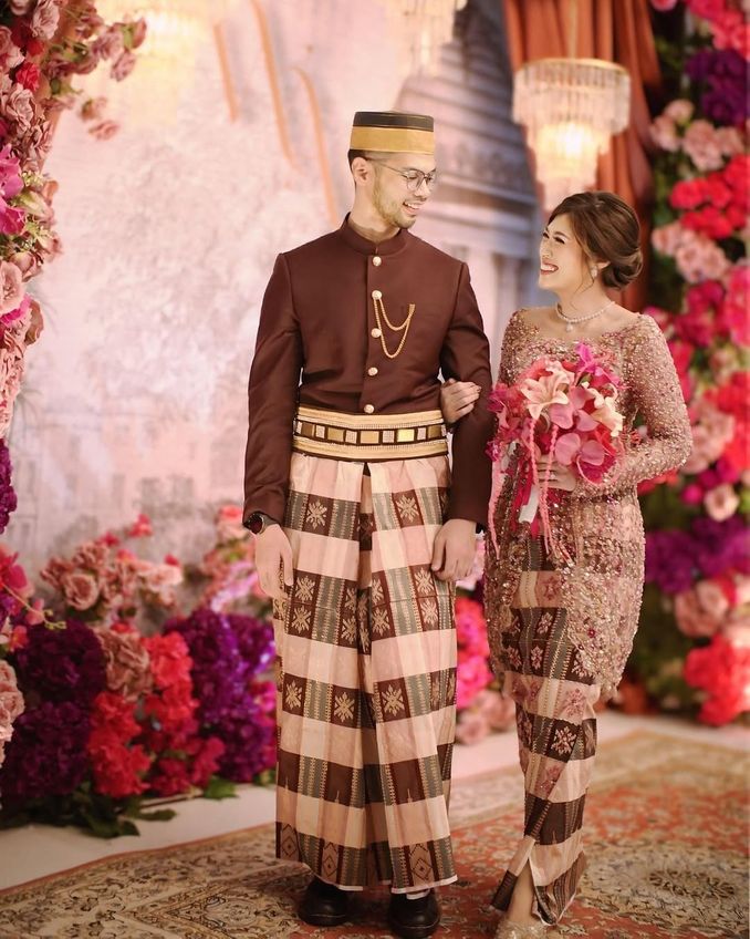8 Inspirasi Dekorasi Pernikahan dengan Tren Warna Brave Pink dan Hero Green Image 4
