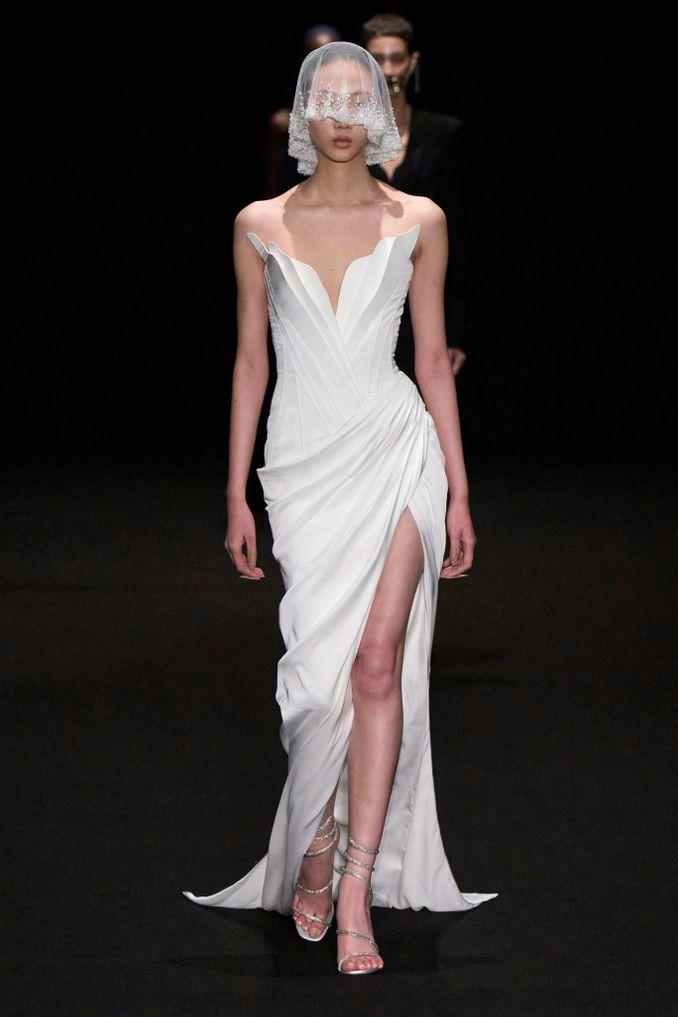 10 Inspirasi Gaun Pengantin dari Panggung Haute Couture Spring - Summer 2025 Fashion Show Image 6