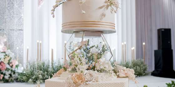 Wedding Cake Cl 106 Oleh Lenovelle Cake Bridestory Store