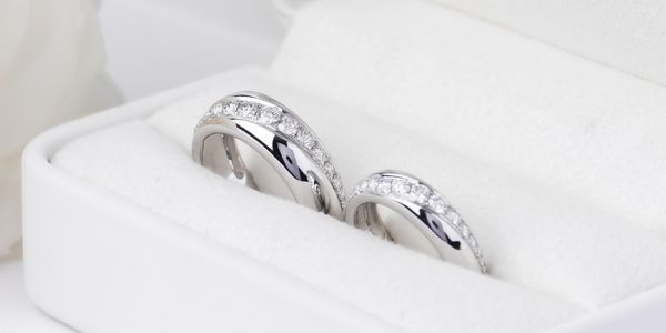 Diagonal Twist Diamond Wedding Ring