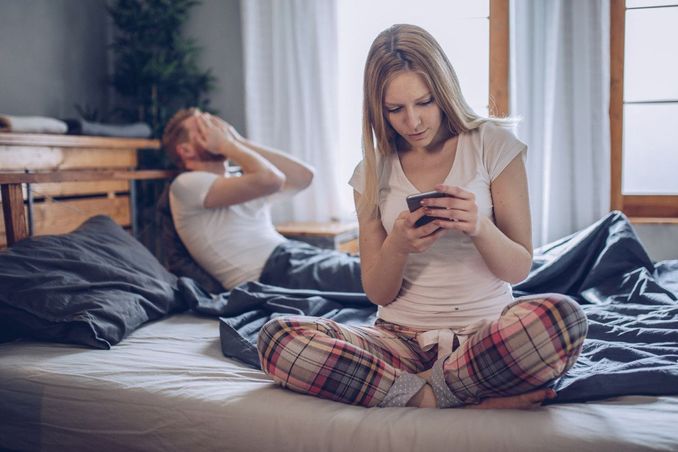 4 Negative Effects of Social Media on Marriage and Relationship Image 2