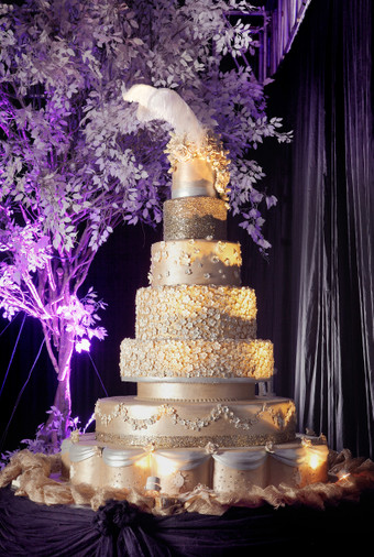 These Over-The-Top Wedding Cakes will Definitely Whisk you Away ... These Over-The-Top Wedding Cakes will Definitely Whisk you Away ...