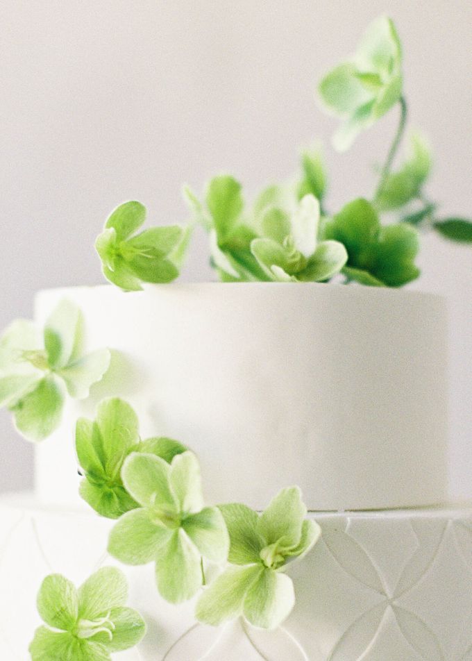 Lush Botanical Cake Design Inspiration for the Naturalist Bride by Jen Huang Photo - 016 Lush Botanical Cake Design Inspiration for the Naturalist Bride by Jen Huang Photo - 016