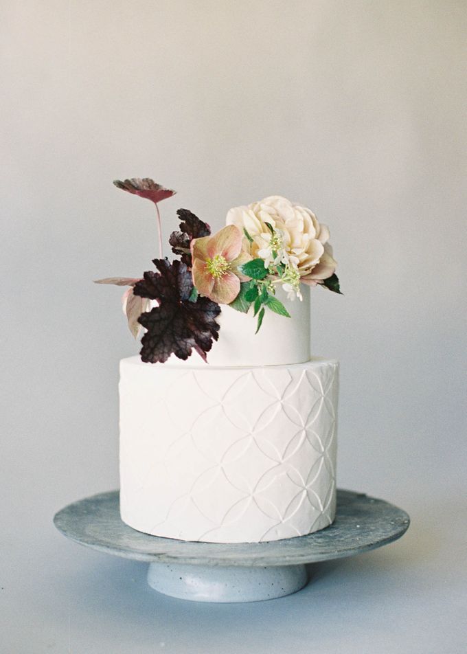 Lush Botanical Cake Design Inspiration for the Naturalist Bride by Jen Huang Photo - 019 Lush Botanical Cake Design Inspiration for the Naturalist Bride by Jen Huang Photo - 019