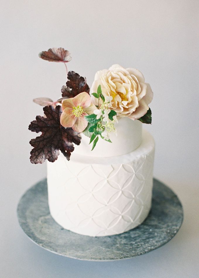 Lush Botanical Cake Design Inspiration for the Naturalist Bride by Jen Huang Photo - 020 Lush Botanical Cake Design Inspiration for the Naturalist Bride by Jen Huang Photo - 020