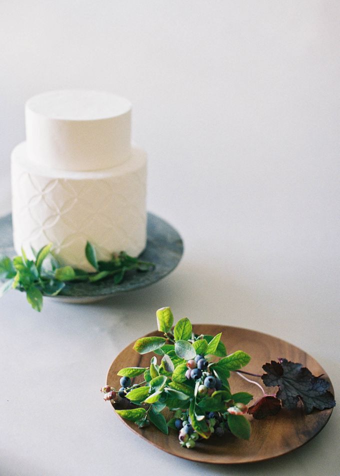 Lush Botanical Cake Design Inspiration for the Naturalist Bride by Jen Huang Photo - 024 Lush Botanical Cake Design Inspiration for the Naturalist Bride by Jen Huang Photo - 024