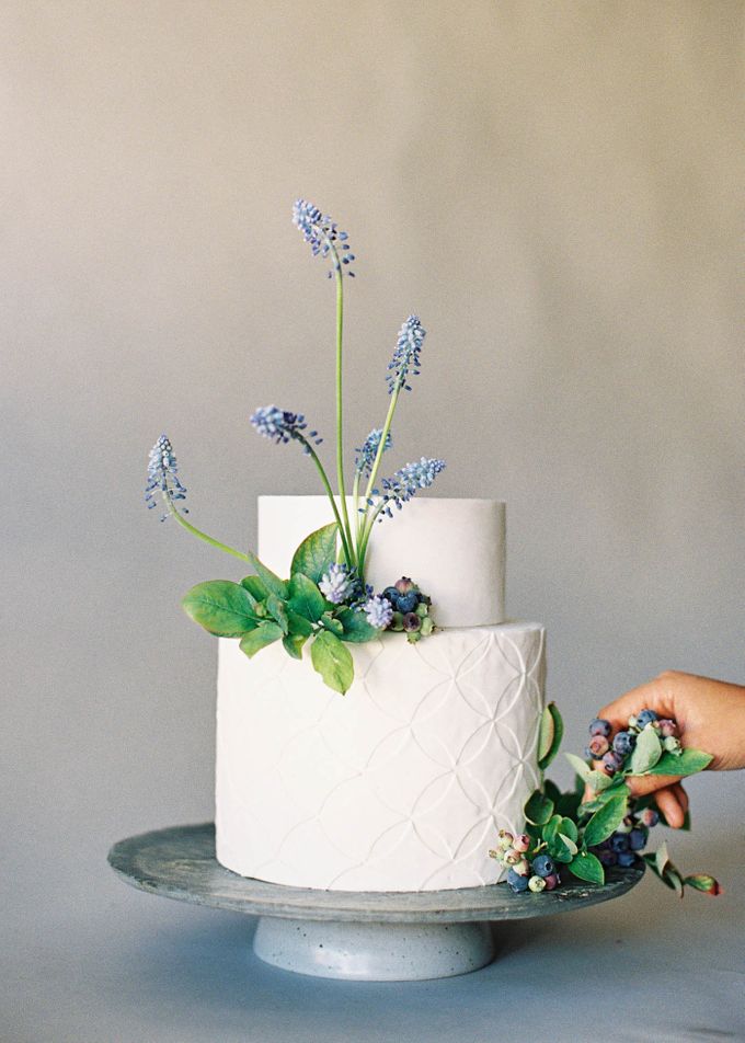 Lush Botanical Cake Design Inspiration for the Naturalist Bride by Jen Huang Photo - 006 Lush Botanical Cake Design Inspiration for the Naturalist Bride by Jen Huang Photo - 006