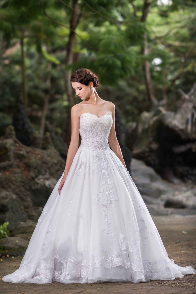 Gown Collection by My Dream Wedding - 049 Gown Collection by My Dream Wedding - 049
