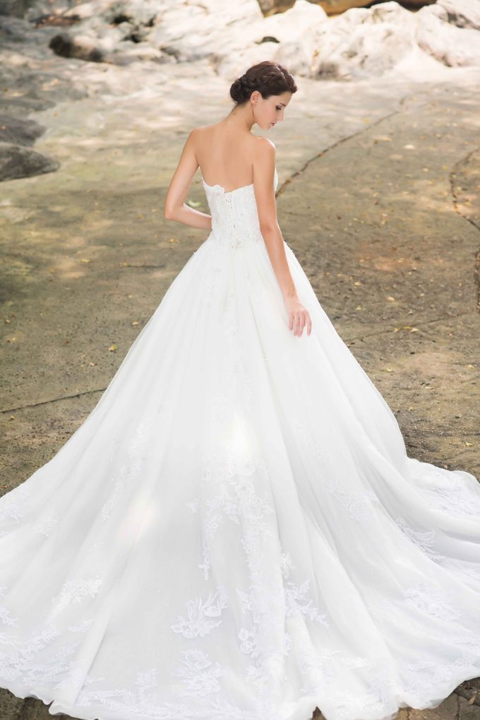 Gown Collection by My Dream Wedding - 050 Gown Collection by My Dream Wedding - 050