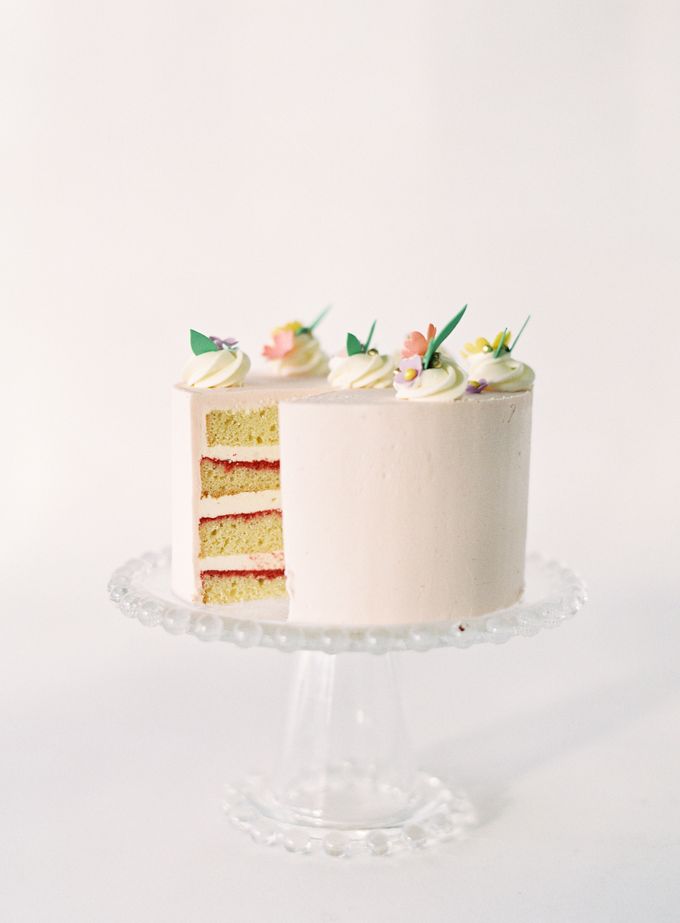 Colorful and Romantic Wedding Cake Inspiration by Jen Huang Photo - 005 Colorful and Romantic Wedding Cake Inspiration by Jen Huang Photo - 005