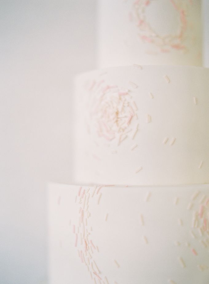 Colorful and Romantic Wedding Cake Inspiration by Jen Huang Photo - 019 Colorful and Romantic Wedding Cake Inspiration by Jen Huang Photo - 019