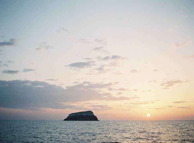 Classic and Beautiful Olive Green and Sea Blue Wedding in Santorini, Greece by Jen Huang Photo - 002 Classic and Beautiful Olive Green and Sea Blue Wedding in Santorini, Greece by Jen Huang Photo - 002