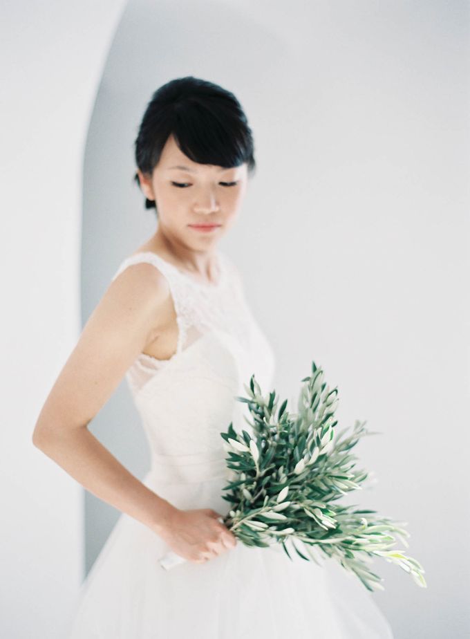 Classic and Beautiful Olive Green and Sea Blue Wedding in Santorini, Greece by Jen Huang Photo - 011 Classic and Beautiful Olive Green and Sea Blue Wedding in Santorini, Greece by Jen Huang Photo - 011