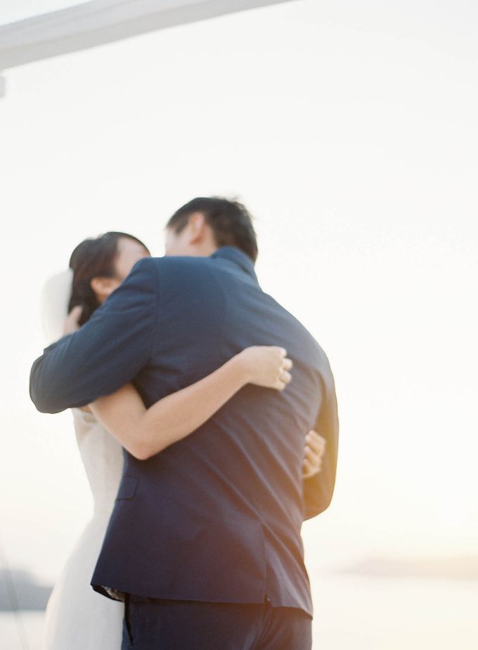 Classic and Beautiful Olive Green and Sea Blue Wedding in Santorini, Greece by Jen Huang Photo - 022 Classic and Beautiful Olive Green and Sea Blue Wedding in Santorini, Greece by Jen Huang Photo - 022