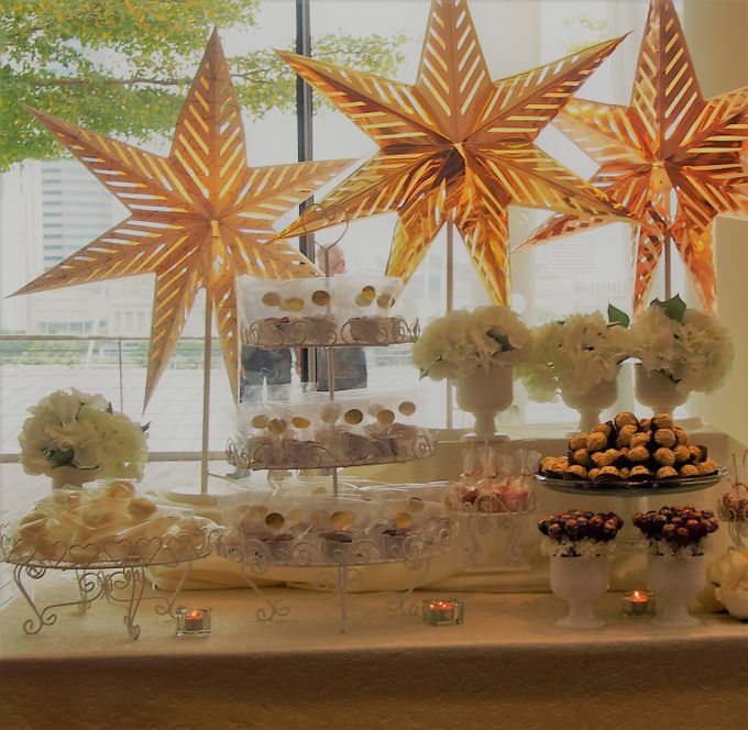 Gold and Soft White Dessert Table by Marina Bay Sands - 004 Gold and Soft White Dessert Table by Marina Bay Sands - 004