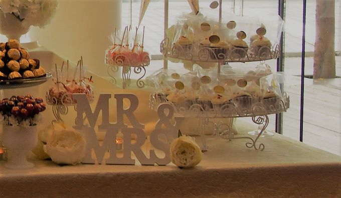 Gold and Soft White Dessert Table by Marina Bay Sands - 005 Gold and Soft White Dessert Table by Marina Bay Sands - 005