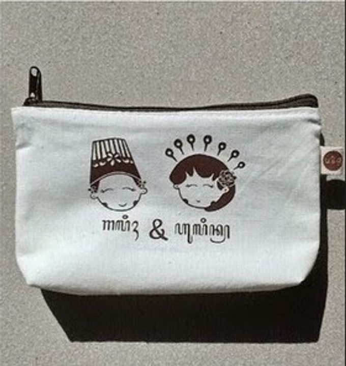 Souvenir Pouch Jawa by Plung Creativo - 001 Souvenir Pouch Jawa by Plung Creativo - 001