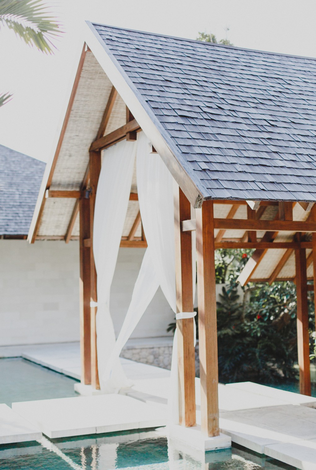 An Intimate Cliff Wedding Basked In The Balinese Sun Bridestory Blog