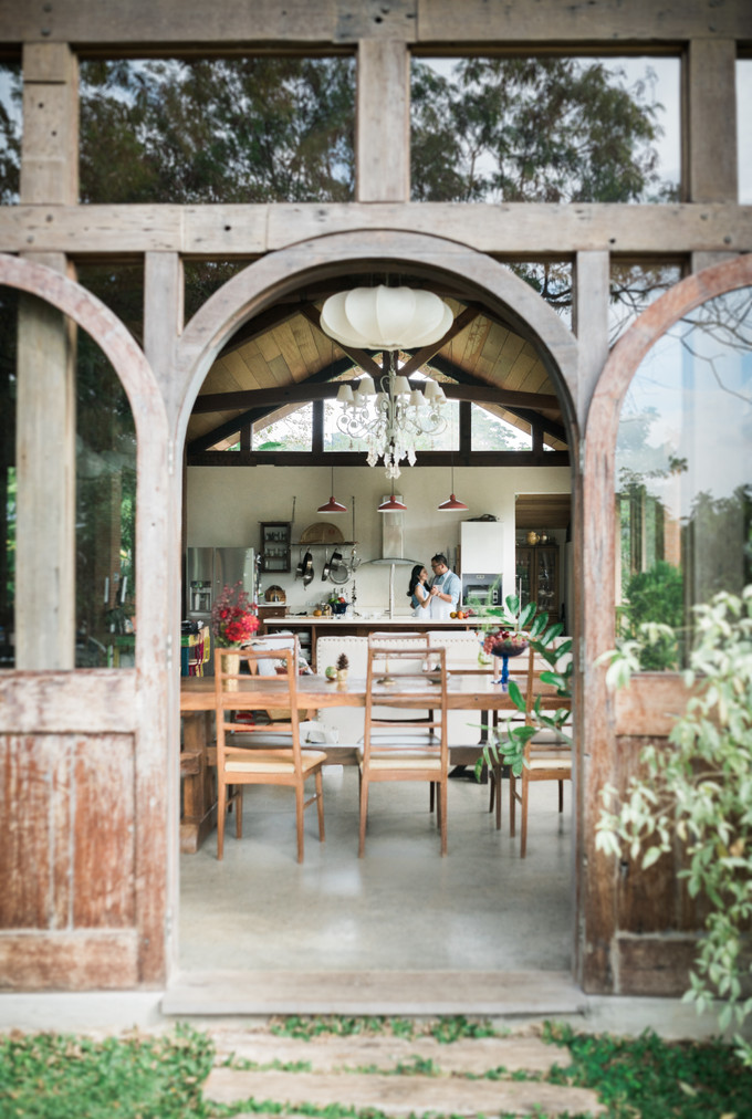 A Cozy Engagement Session at Antipolo Beehouse ...