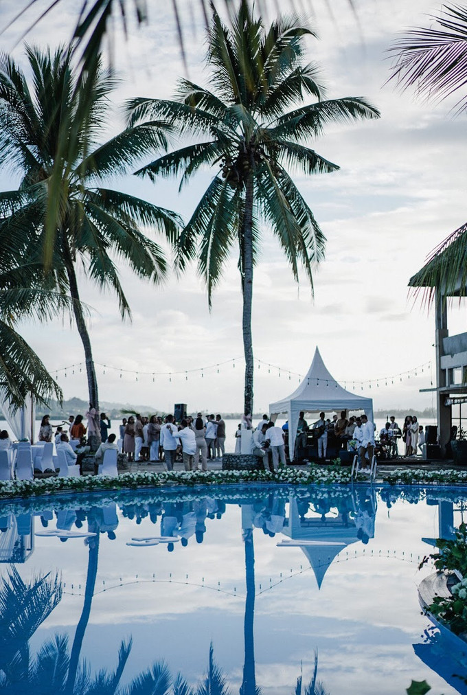 Pernikahan Intimate di Tepi Pantai Ambon, Maluku 