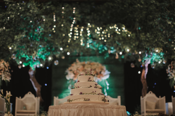 A Rustic Garden Themed Ballroom Wedding In Jakarta A Rustic Garden Themed Ballroom Wedding In Jakarta