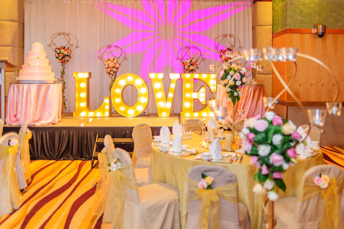 8 Things To Consider When Choosing A Wedding Venue - 001