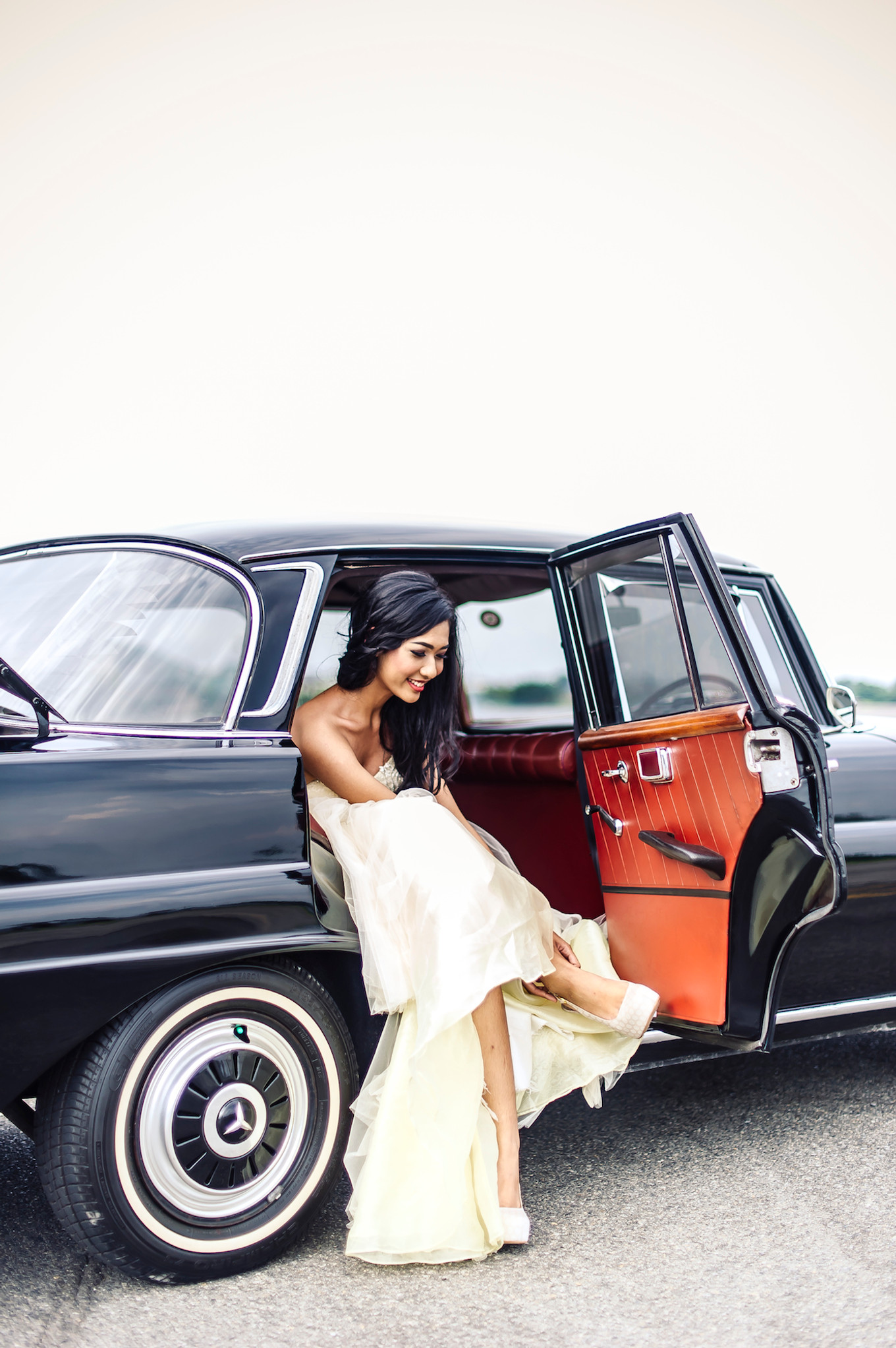 Fun Vintage Car Photoshoot Bridestory Blog