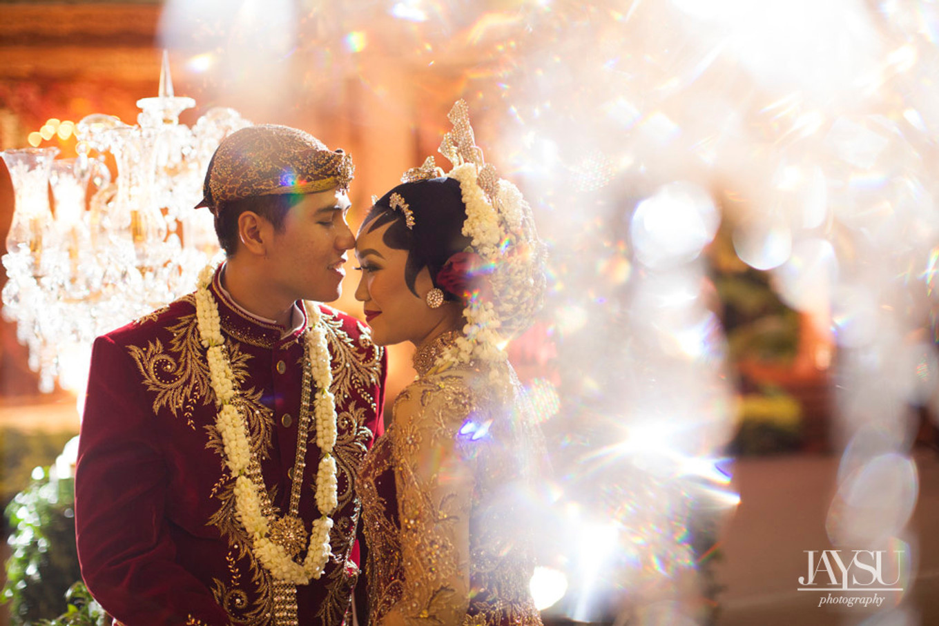 A Modern Javanese Wedding with an Indoor Garden in Jakarta - Bridestory