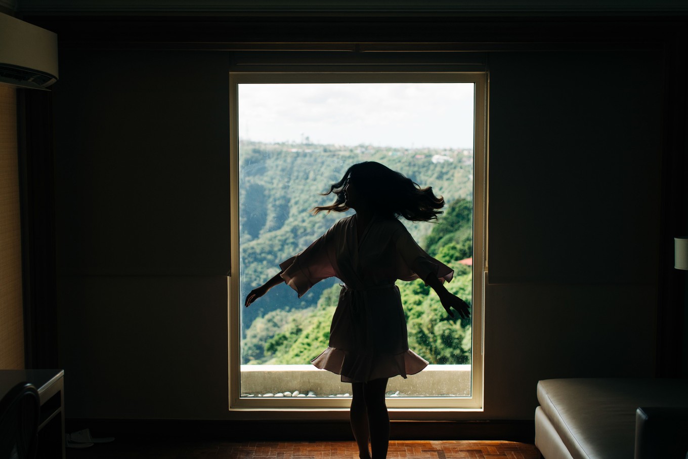 An All-White Lush Wedding with Classically Timeless Vibe - Bridestory Blog