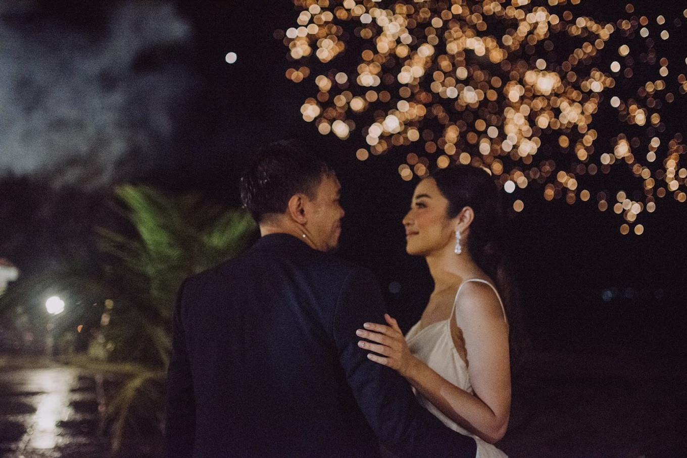Pernikahan Intimate di Tepi Pantai Ambon, Maluku 