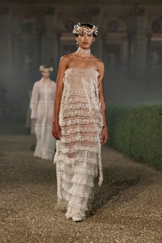 3-whimsical-lace-BKJySArQ-.jpg