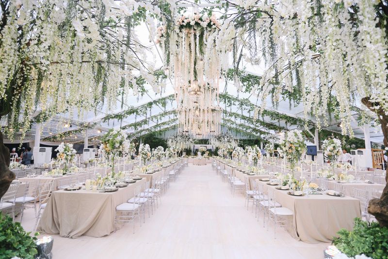 shades-of-blue-in-a-couples-white-wedding-in-bali-1