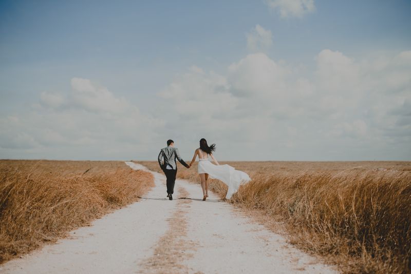 a-serene-yet-adventurous-pre-wedding-session-in-sumba-1