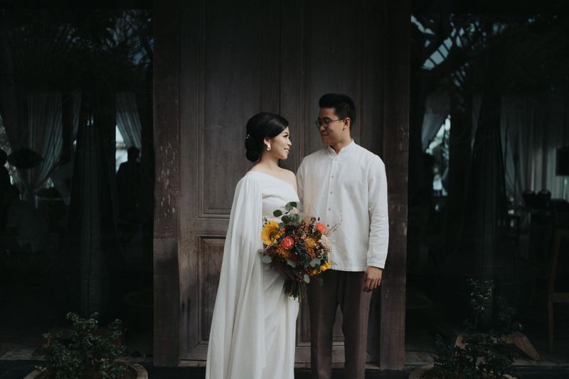 a-rustic-villa-wedding-with-marigold-shades-in-bali-1
