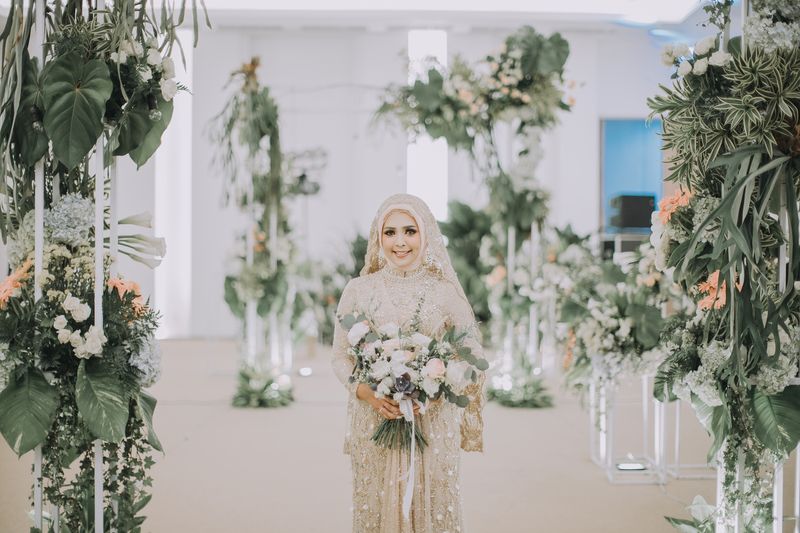 20-inspirasi-gaun-pernikahan-untuk-calon-pengantin-berhijab-1