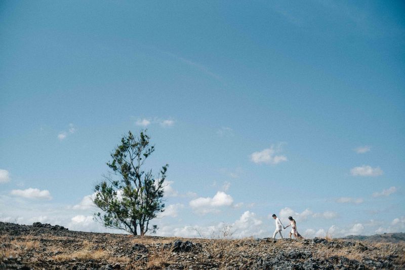 a-mesmerizing-prewedding-shoot-in-the-savannahs-of-sumba-1