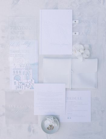 pernikahan-destinasi-di-atas-tebing-santorini-dengan-aneka-detail-romantis-1