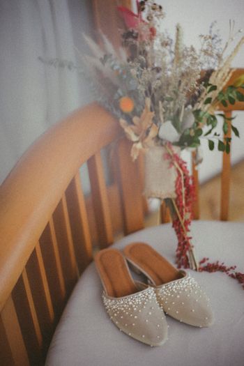 an-eclectic-boho-wedding-filled-with-bold-floral-arrangement-1