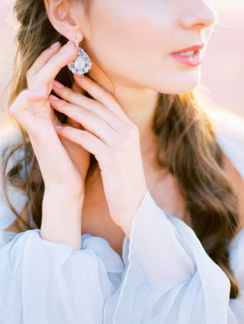 an-enchanting-styled-shoot-in-fields-of-lavender-1